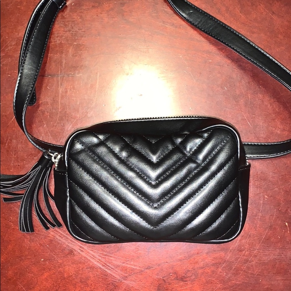 FOREVER 21 BLACK FANNY PACK